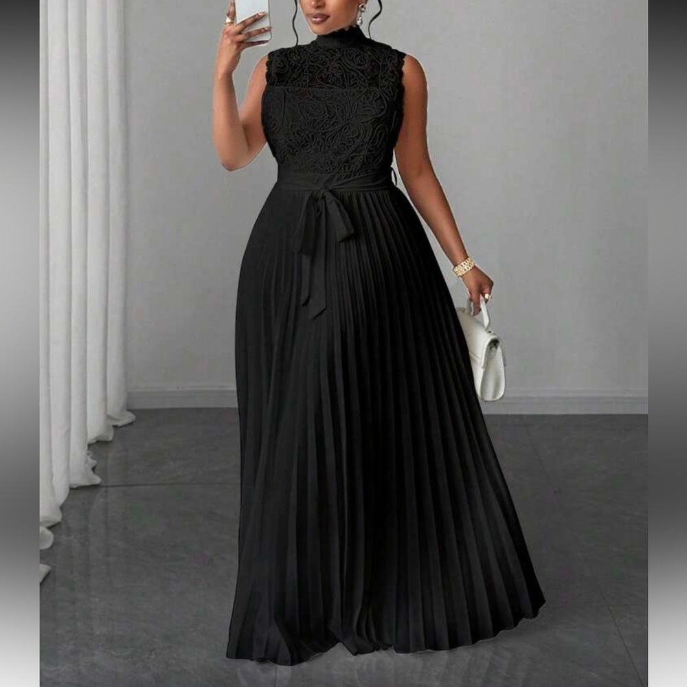 Elegant Black Lace Evening Gown